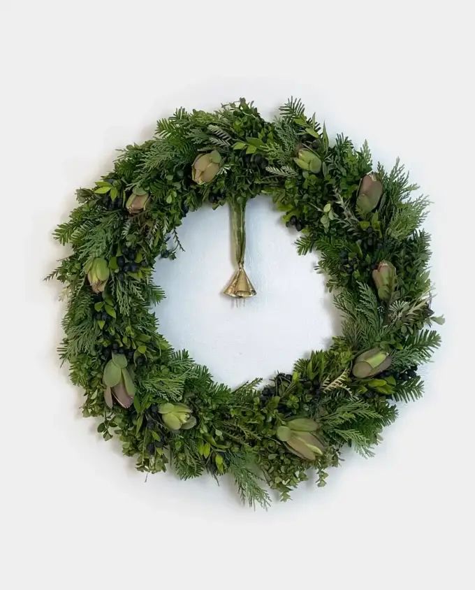 boxwood-leucadendron-wreath-3-bells