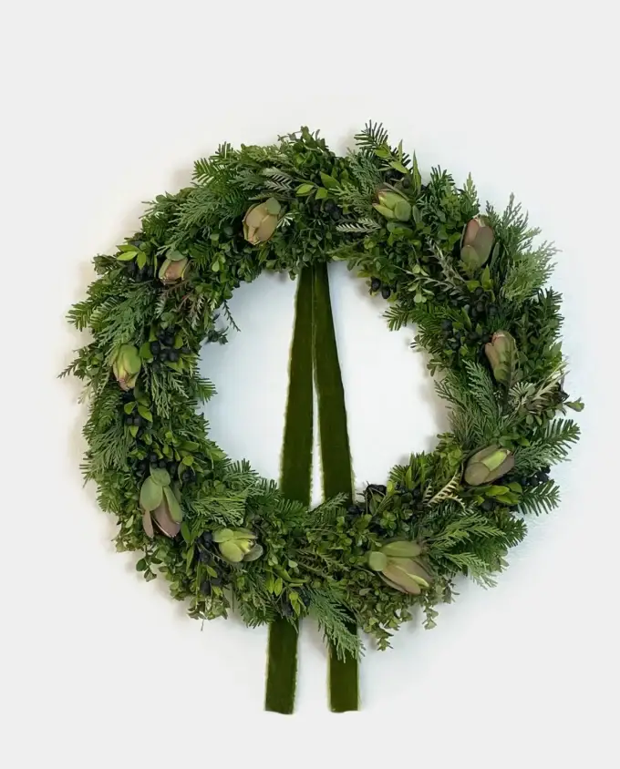 boxwood-leucadendron-wreath-moss-bow