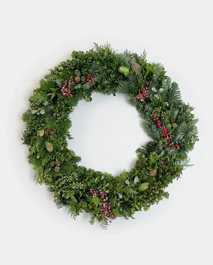 boxwood-noble-fir-berries-wreath