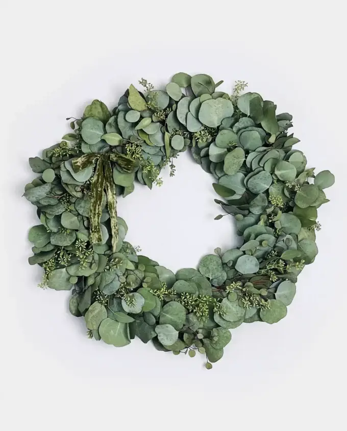 silver-dollar-seeded-eucalyptus-wreath-moss-ribbon